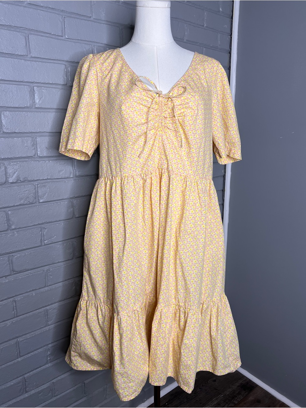 Levi's Marcella Trapeze Yellow Floral Print Midi Size Medium